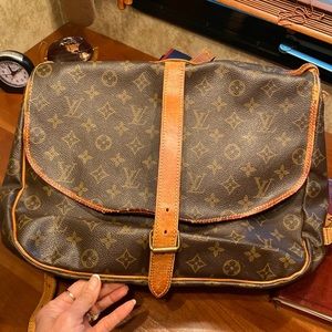 Louis Vuitton large Saumur ( authentic)